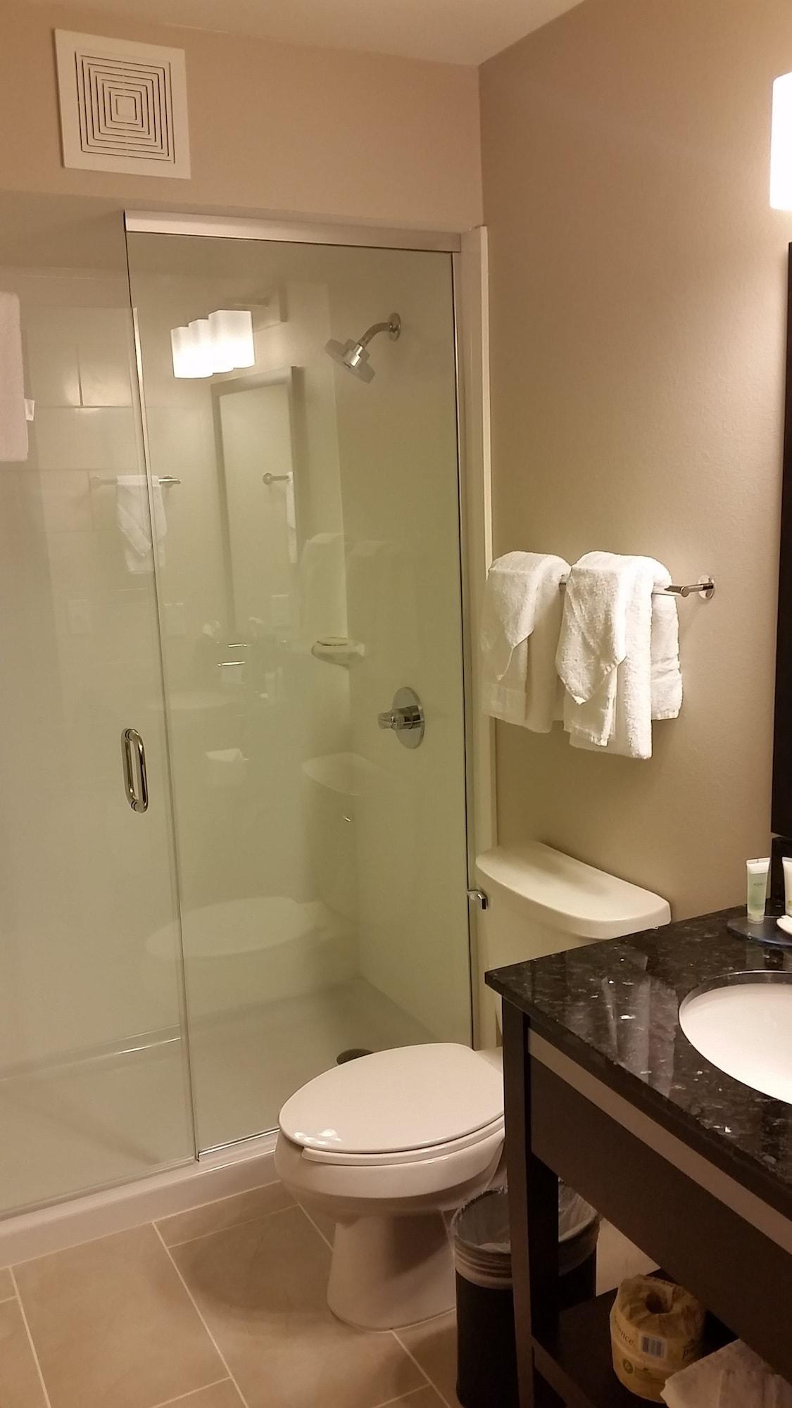 Best Western Harvest Inn & Suites Гранд-Форкс Экстерьер фото