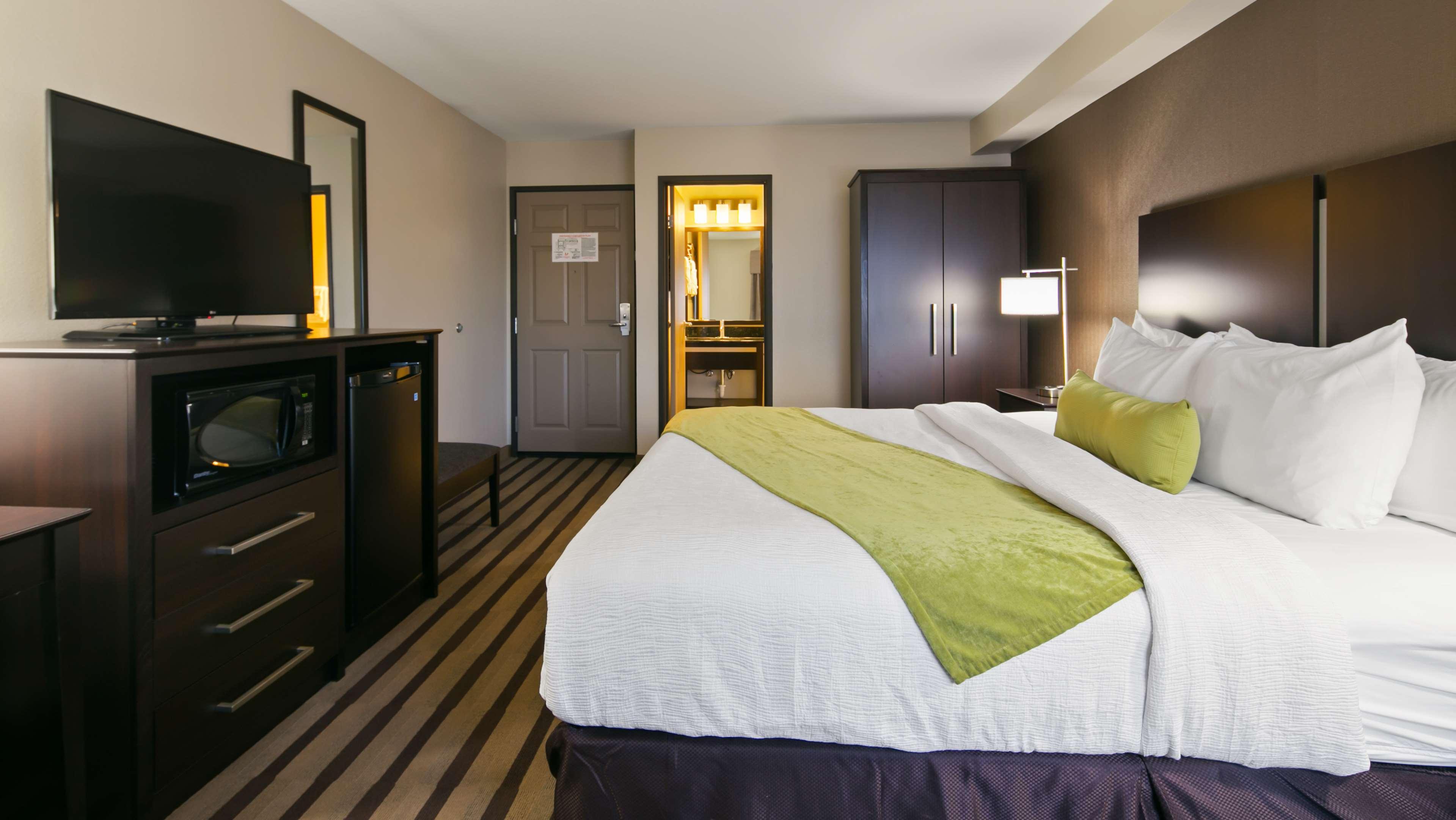 Best Western Harvest Inn & Suites Гранд-Форкс Экстерьер фото