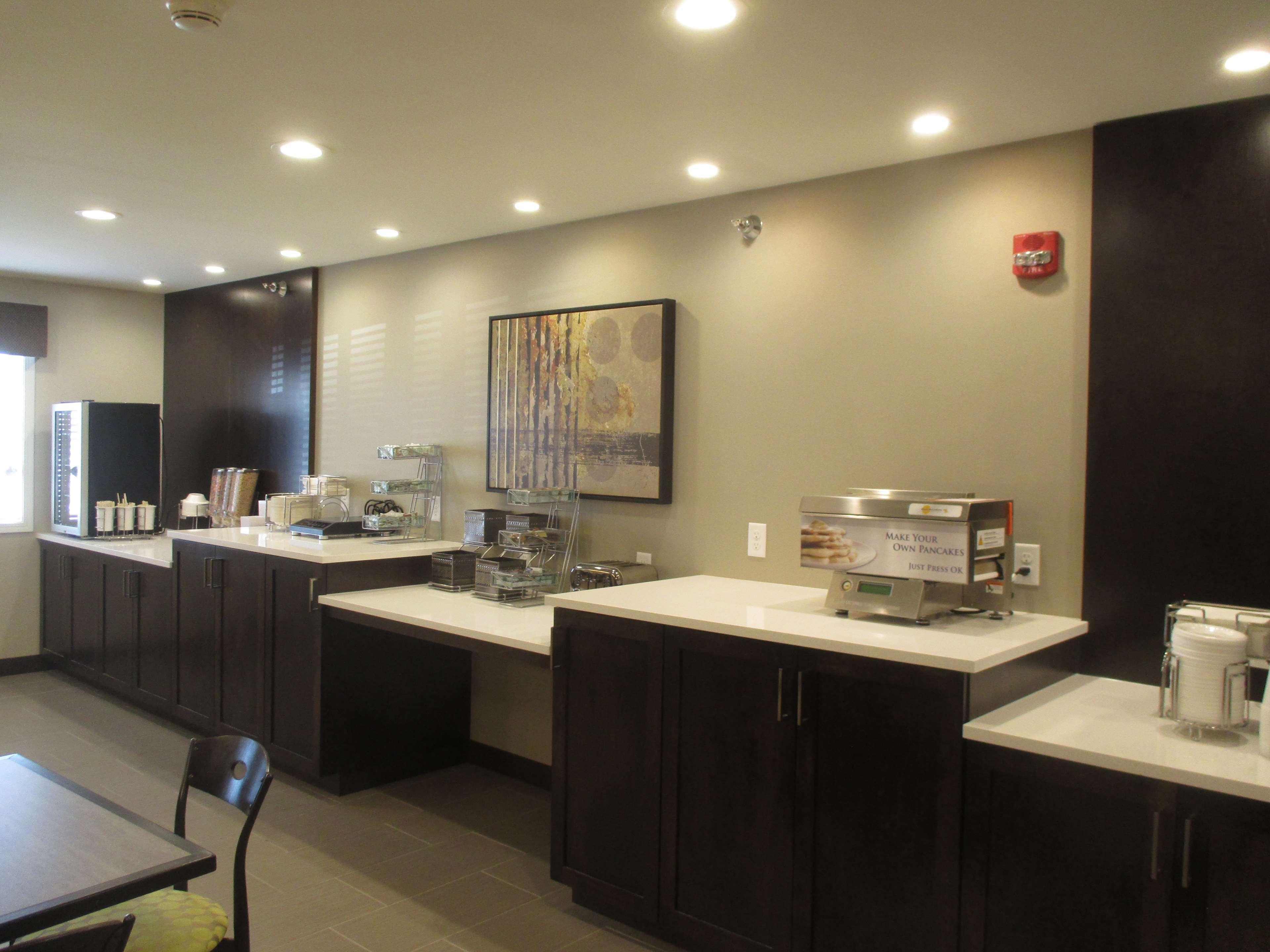 Best Western Harvest Inn & Suites Гранд-Форкс Экстерьер фото