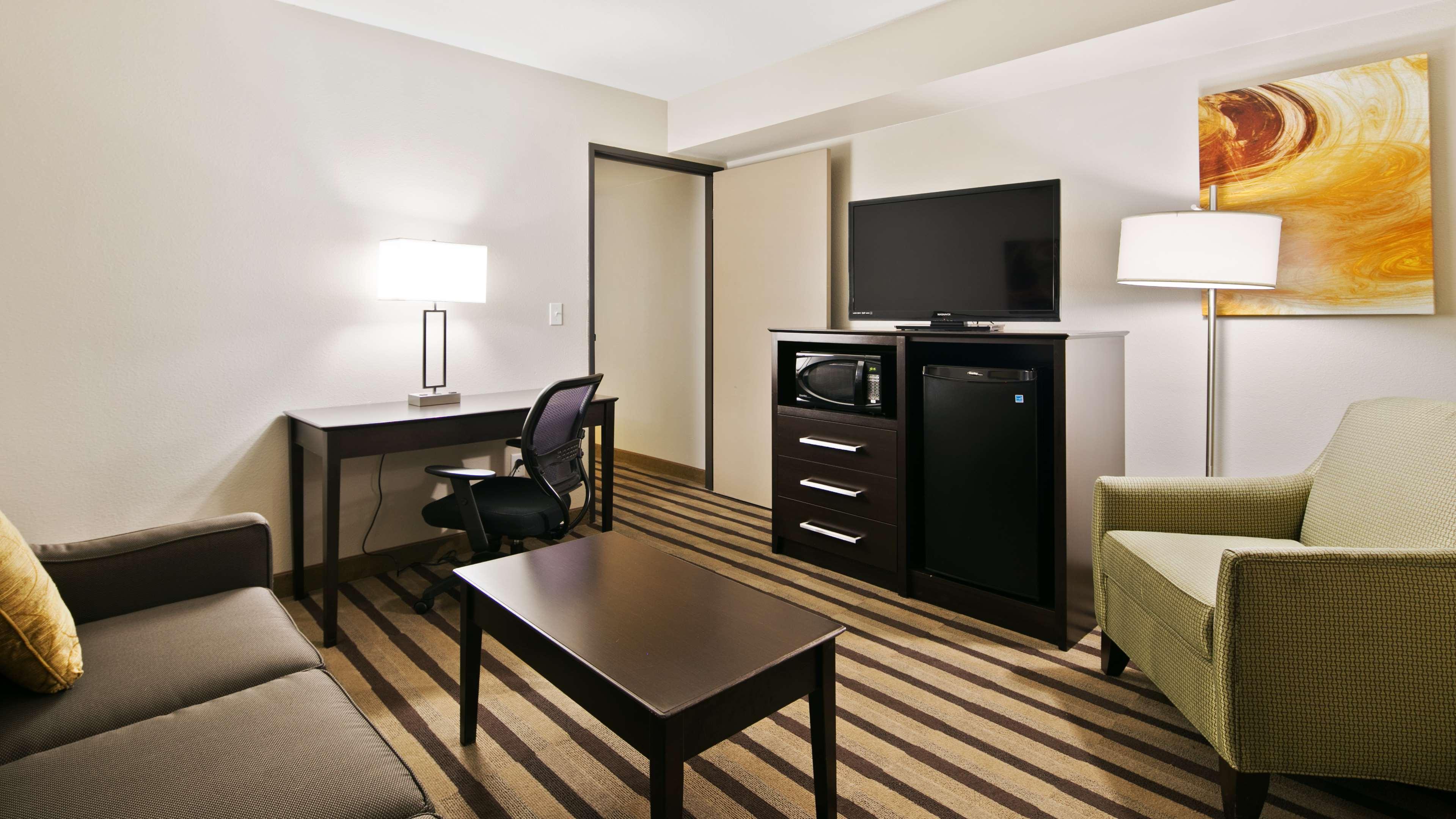 Best Western Harvest Inn & Suites Гранд-Форкс Экстерьер фото