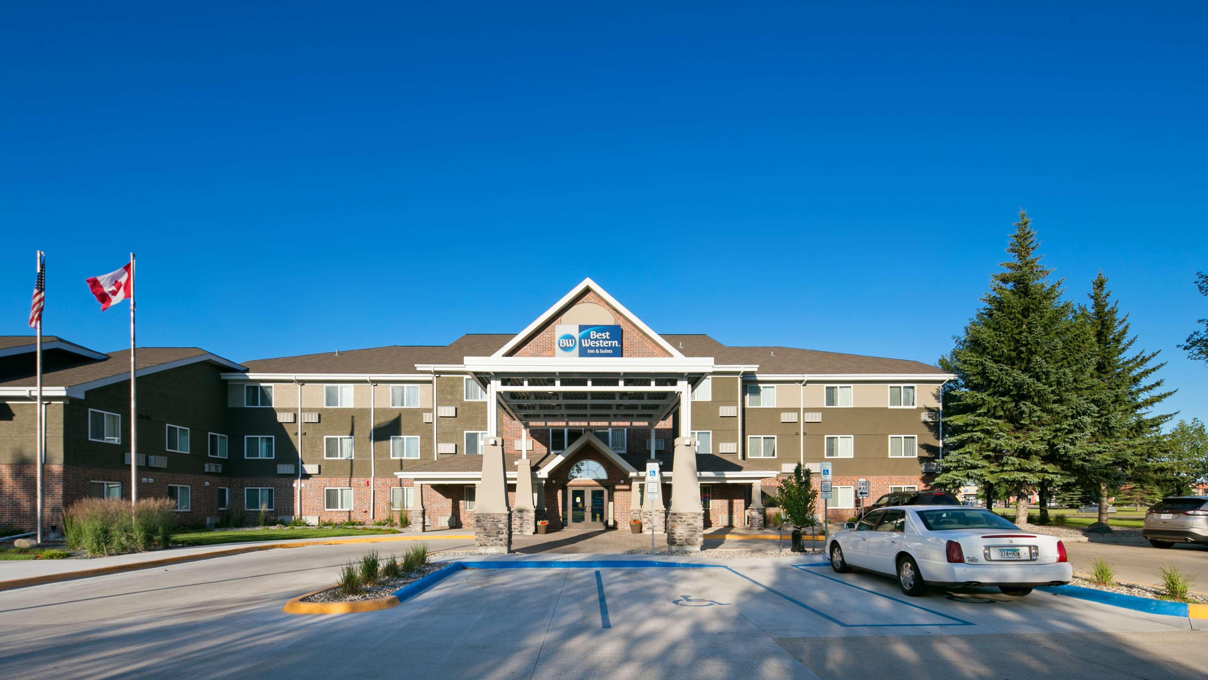 Best Western Harvest Inn & Suites Гранд-Форкс Экстерьер фото