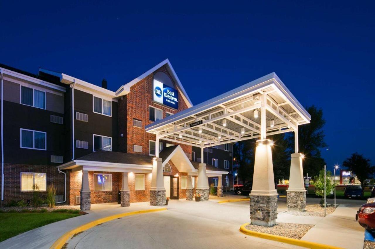 Best Western Harvest Inn & Suites Гранд-Форкс Экстерьер фото