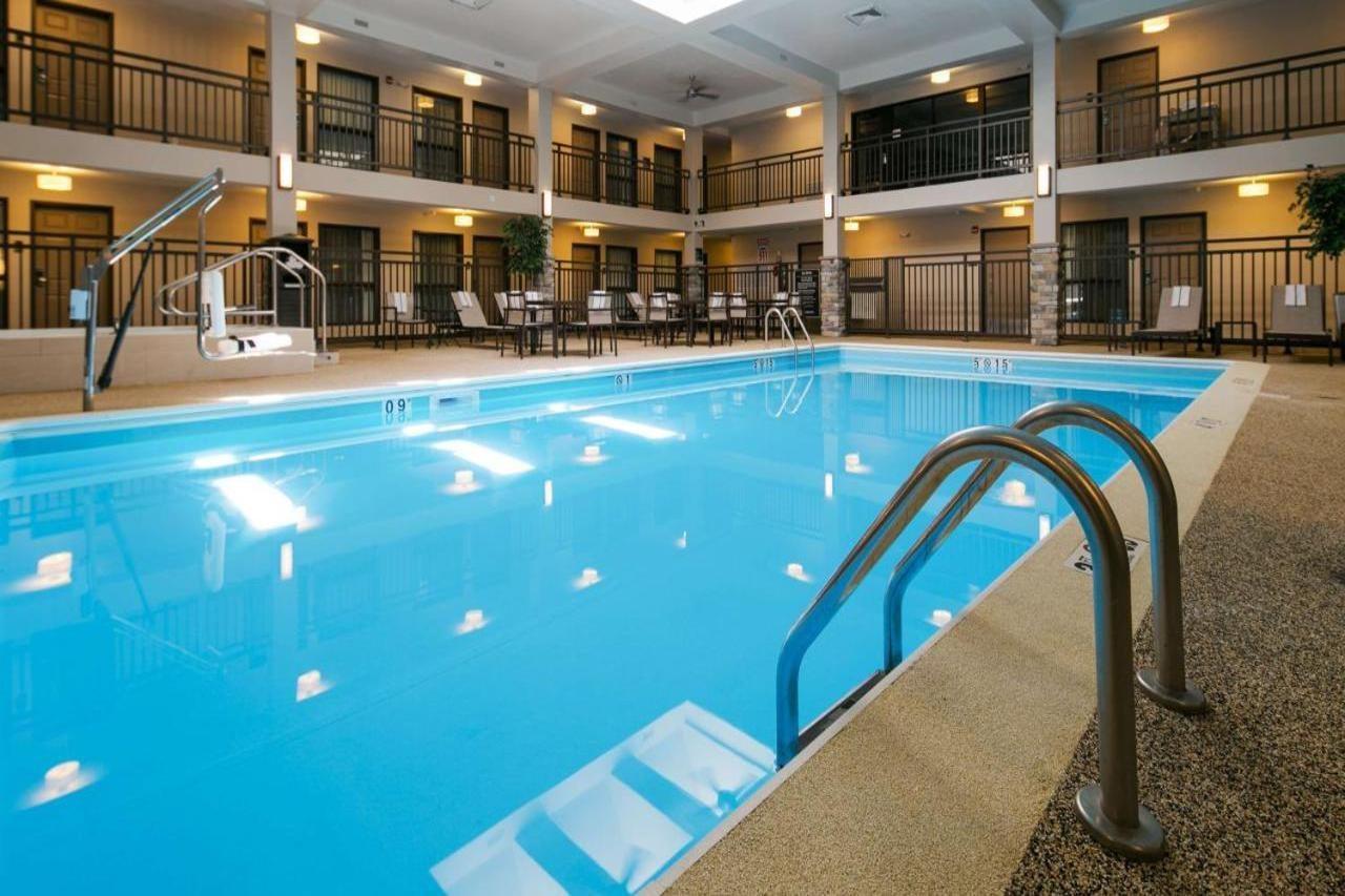Best Western Harvest Inn & Suites Гранд-Форкс Экстерьер фото